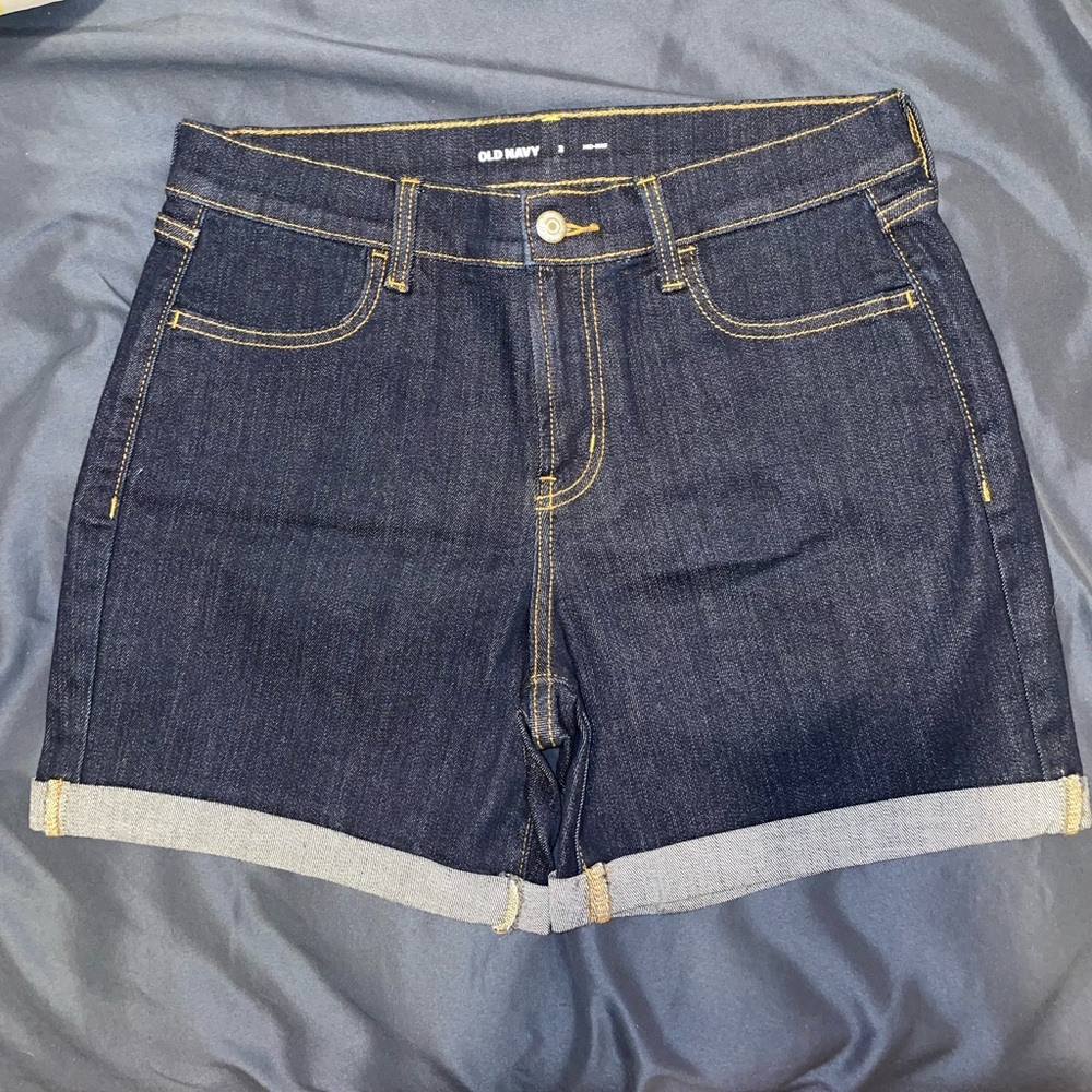 NWOT Old Navy 4 Pocket Rinse Midi Cuffed 5” Shorts